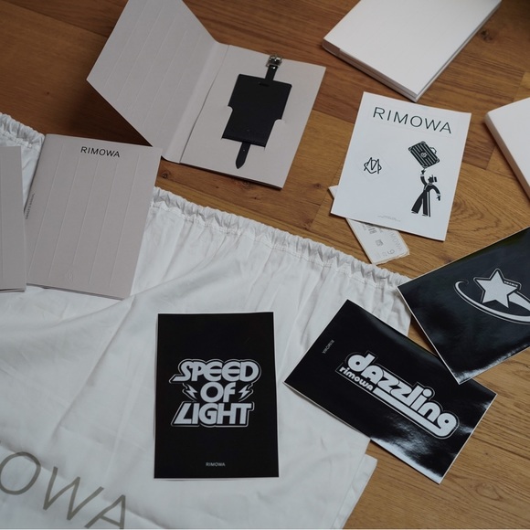 Rimowa luggage, green transparent. - Picture 3 of 3